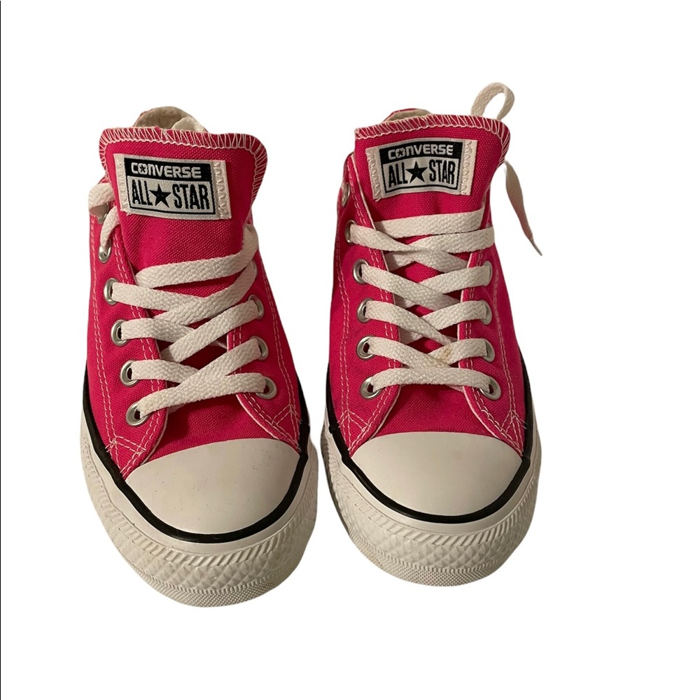 CONVERSE UNISEX CHUCK TAYLOR ALL STAR LOW TOP SNEAKER - HOT PINK SIZE 7